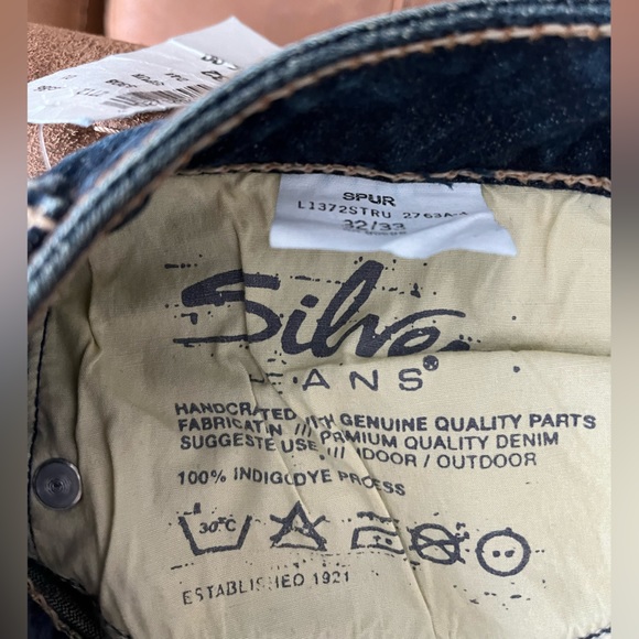 NWT Silver Dark Indigo Spur (mid-rise) Flare Jeans, Sz 32 - Picture 4 of 7